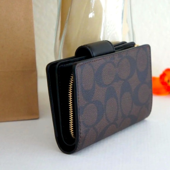 Coach Medium Corner Zip Wallet In Signature Canvas - Picture 4 of 11